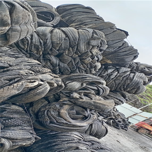 Offering 200 Tons of Truck Tyre Scrap and Mixed Four-Wheeler Scrap to Mumbai